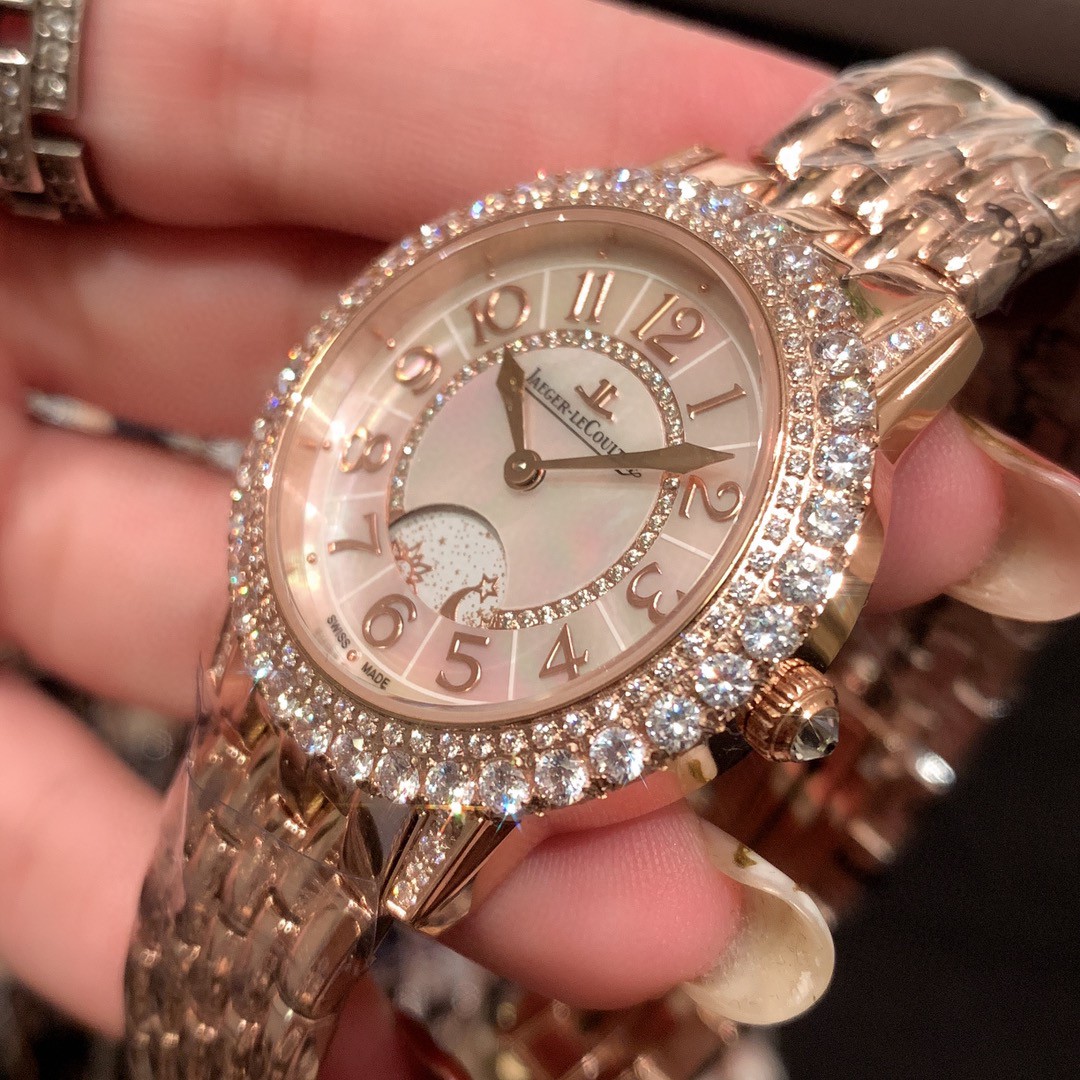 Cartier 积家约会系列月相珠宝腕表 体现出了的精妙之芯时间之艺 表圈及表盘内珠宝工匠们精心打磨镶嵌的钻石