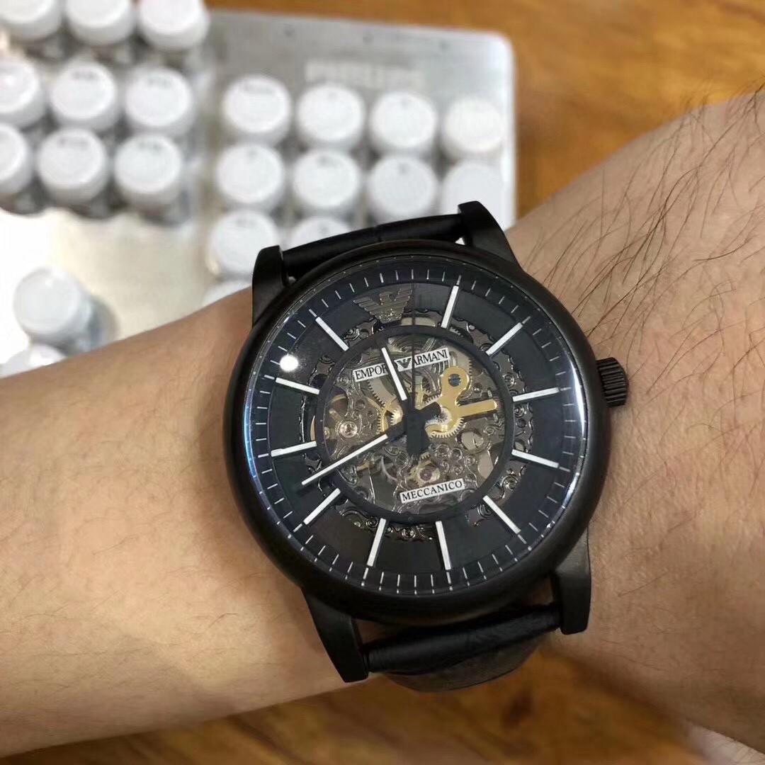 💰115原单品质也有
阿玛尼手表男表AR60008      匠心独具   黑钢炫酷    潮流镂空设计  富有现代艺术性的华美镂空    进口牛皮表带      针扣  矿物质水晶镜面    全自动机械男表
42mm*13mm。