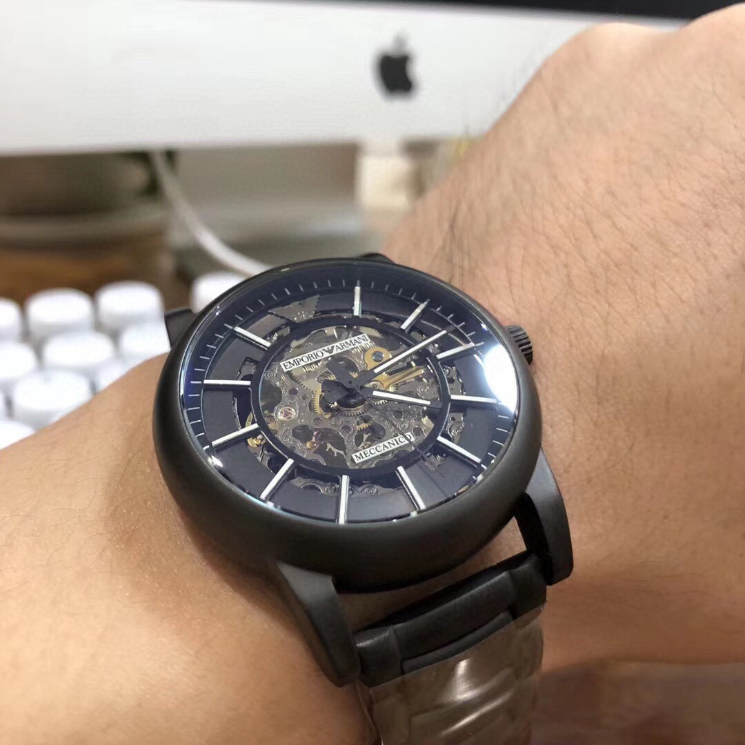 💰125原单品质也有
阿玛尼手表男表AR60008      匠心独具   黑钢炫酷    潮流镂空设计  富有现代艺术性的华美镂空    进口牛皮表带      针扣  矿物质水晶镜面   全自动机械男表
42mm*13mm。