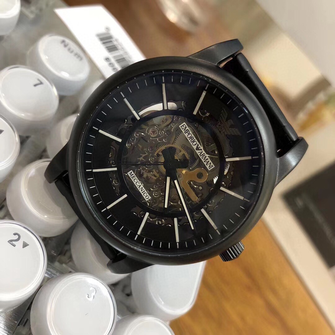 💰125原单品质也有
阿玛尼手表男表AR60008      匠心独具   黑钢炫酷    潮流镂空设计  富有现代艺术性的华美镂空    进口牛皮表带      针扣  矿物质水晶镜面   全自动机械男表
42mm*13mm。