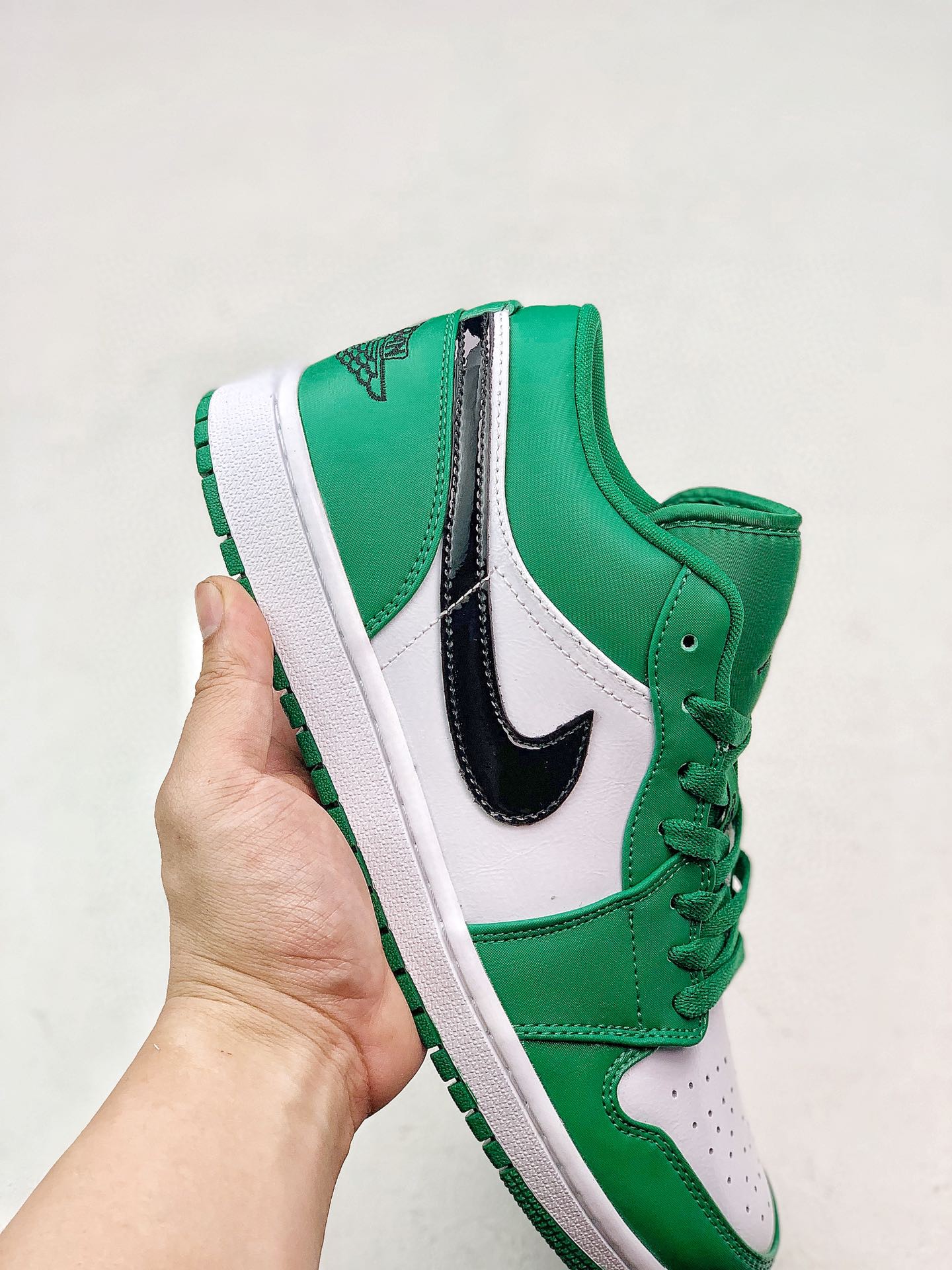 220 Air Jordan 1 Low  全新配色  553558-301