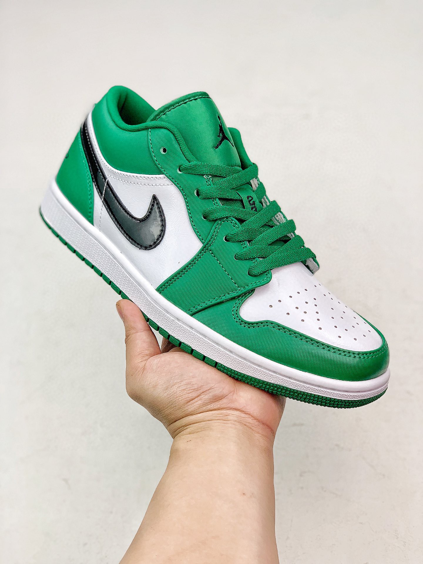 220 Air Jordan 1 Low  全新配色  553558-301