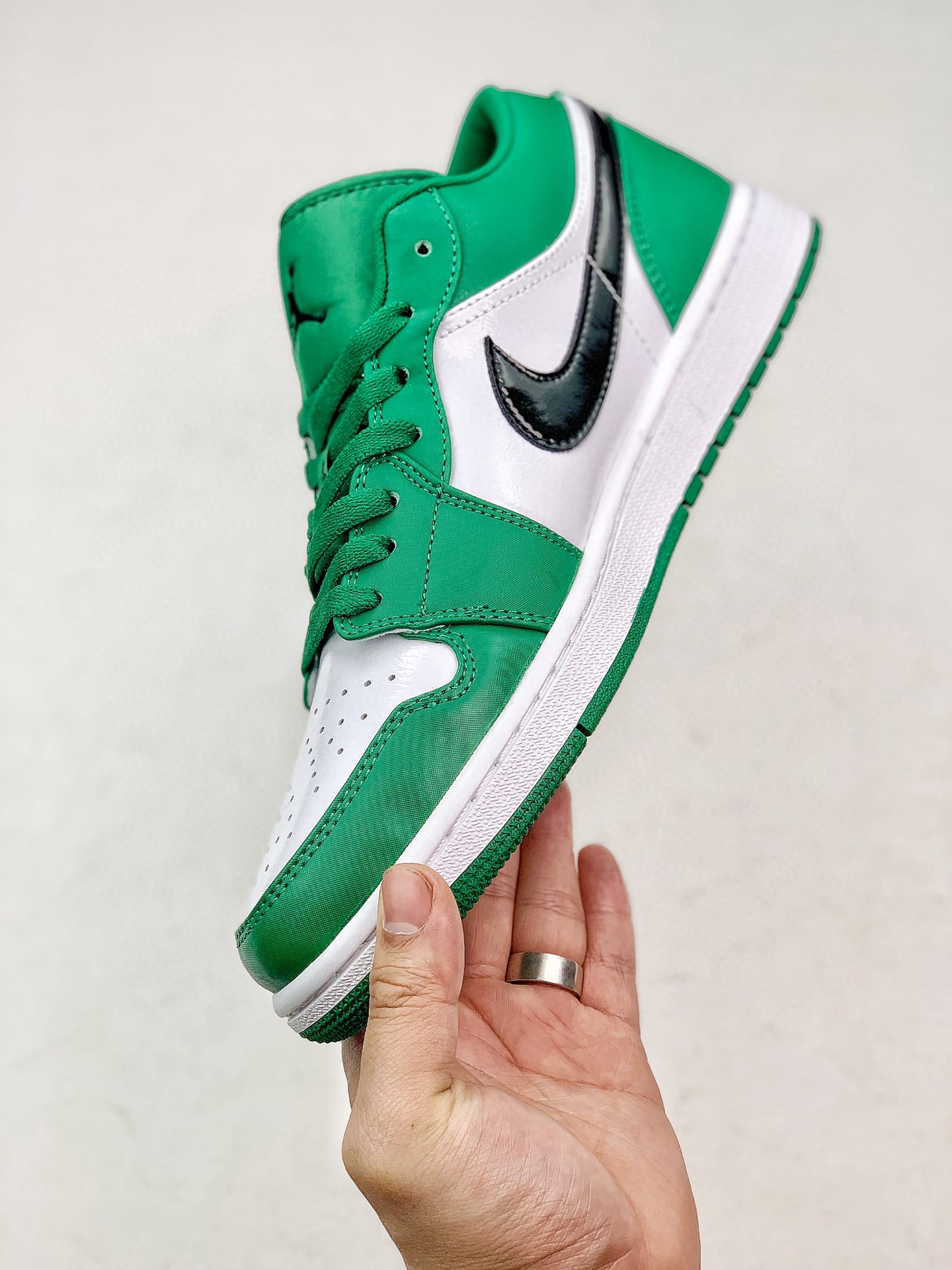 220 Air Jordan 1 Low  全新配色  553558-301