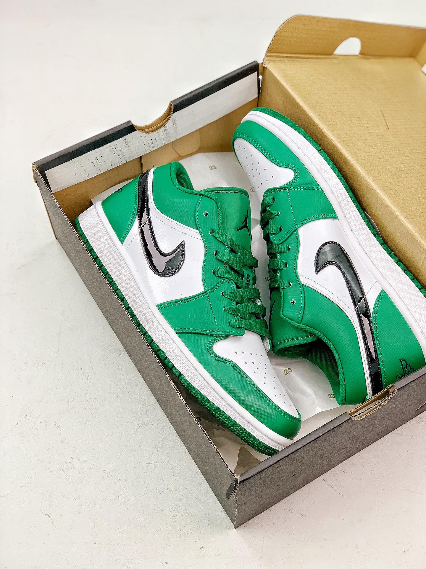 220 Air Jordan 1 Low  全新配色  553558-301