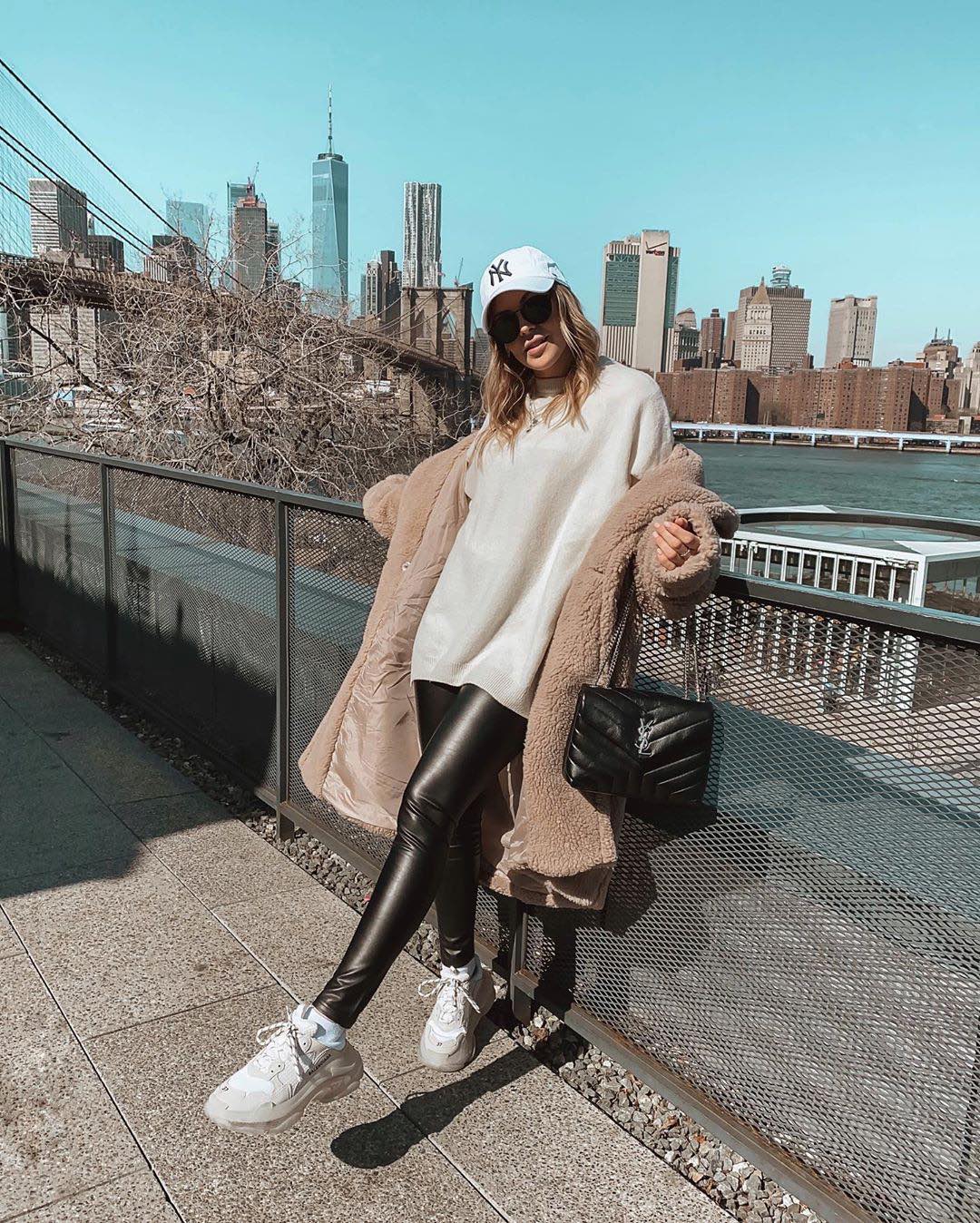 YSL LOULOU 23CM Y型绗缝链条包 494699黑色/银扣