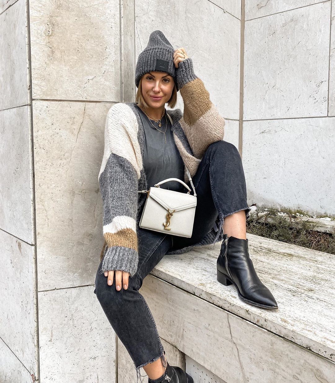 YSL 𝐂𝐚𝐬𝐬𝐚𝐧𝐝𝐫𝐚 Mini 20CM 鱼子酱纹手拎包 602716白色/金扣