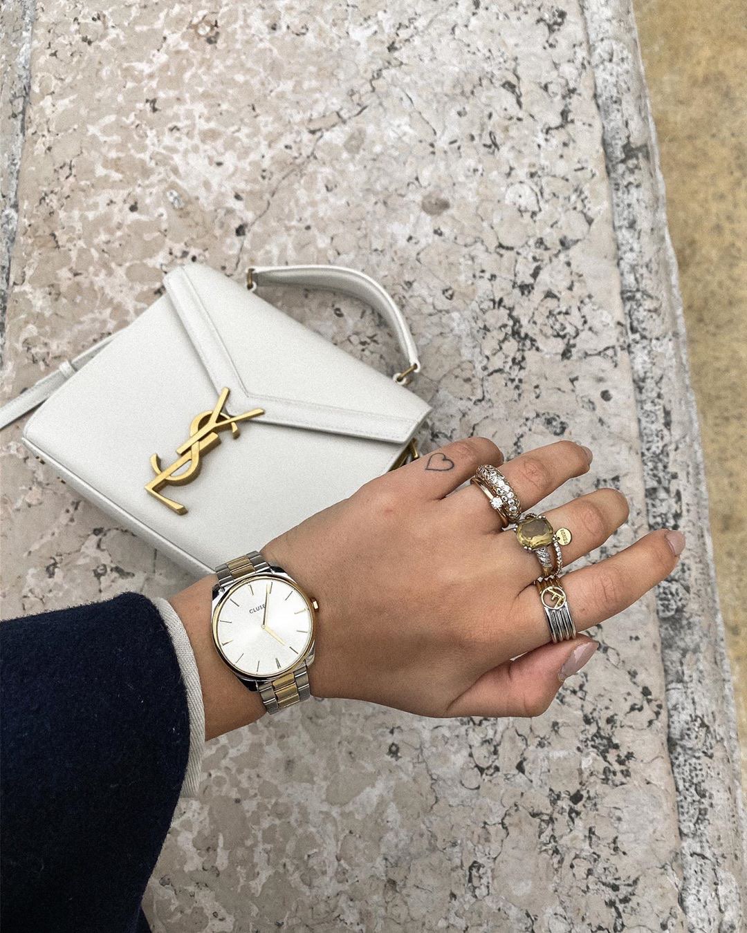 YSL 𝐂𝐚𝐬𝐬𝐚𝐧𝐝𝐫𝐚 Mini 20CM 鱼子酱纹手拎包 602716白色/金扣