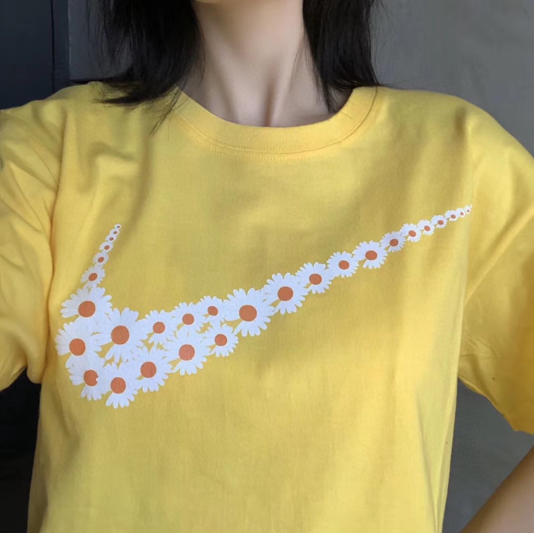 上新啦.35 nikeparanoise swoosh小雏菊短袖 最近超火