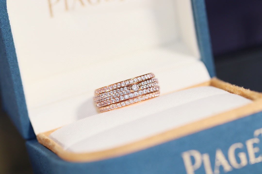 【我们出品】📢厂家直销 ZP开版 顶尖珠宝工艺  历时3个月 伯爵🆕款款指环💍，镶嵌多颗施华洛世奇原石，中央环可以转动，采用超级仿真钻 手工镶嵌 CNC车床工艺 真心重工 闪 石头也是采用了独特对镶嵌方式 让它更闪 也不会掉石🌟～尺码5678