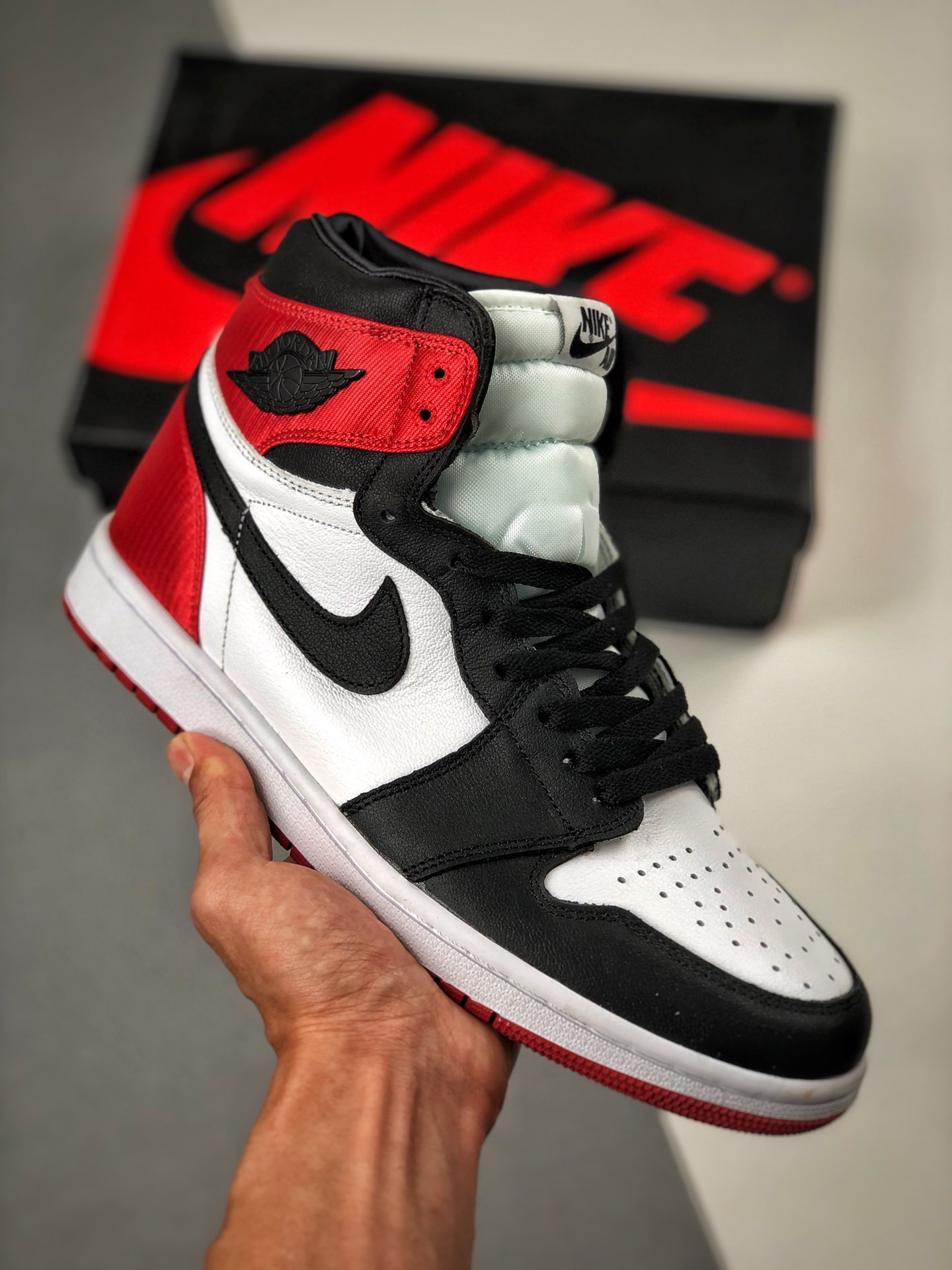 Soporte contra reembolso Air Jordan 1 Retro High OG “Dedo del pie negro y rojo de seda” canal de fábrica original, prác…