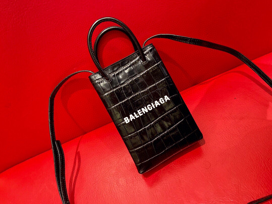 黑色🐊
Balenciagα手机包