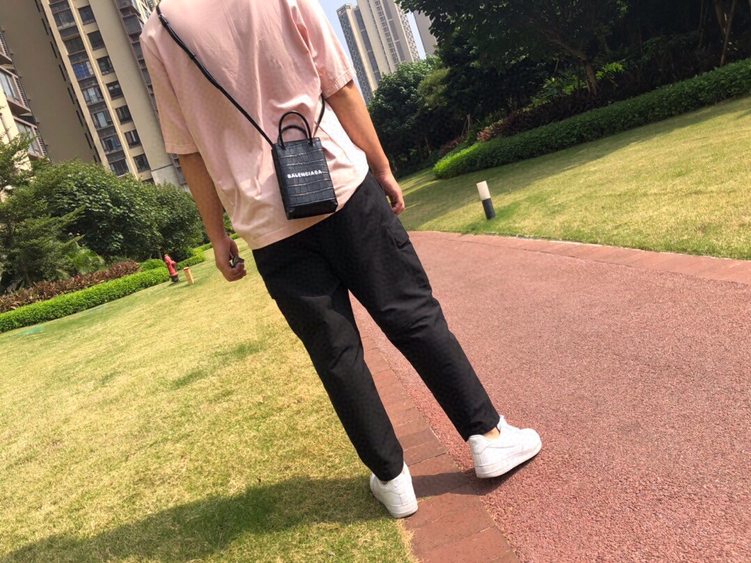 黑色🐊
Balenciagα手机包