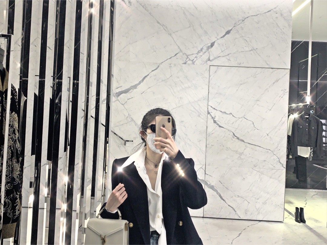 YSL 𝐂𝐚𝐬𝐬𝐚𝐧𝐝𝐫𝐚 Mini 20CM 鱼子酱纹手拎包 602716白色/金扣