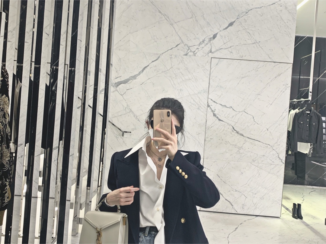 YSL 𝐂𝐚𝐬𝐬𝐚𝐧𝐝𝐫𝐚 Mini 20CM 鱼子酱纹手拎包 602716白色/金扣