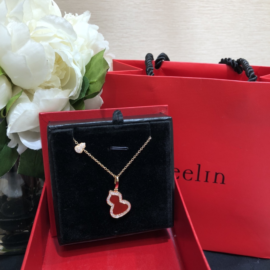 NO:631439,88280, Recommended for self-retention, Qeelin double gourd medium-sized necklace, the pendant can be taken out, zp real gold and real diamonds, (exclusive craftsmanship. Material silver + natural red agate) clearly visible details,,,qeelin,necklace,Cardia high-end jewelry1986090988280,自留推荐 吉祥如意麒麟福禄葫芦 Qeelin双葫芦中号项链,吊坠可以拿出来 zp真金真钻,（独家工艺.材质银+天然红玛瑙）清晰可见细节,,,qeelin,necklace,卡迪亚高端饰品,Jewelry