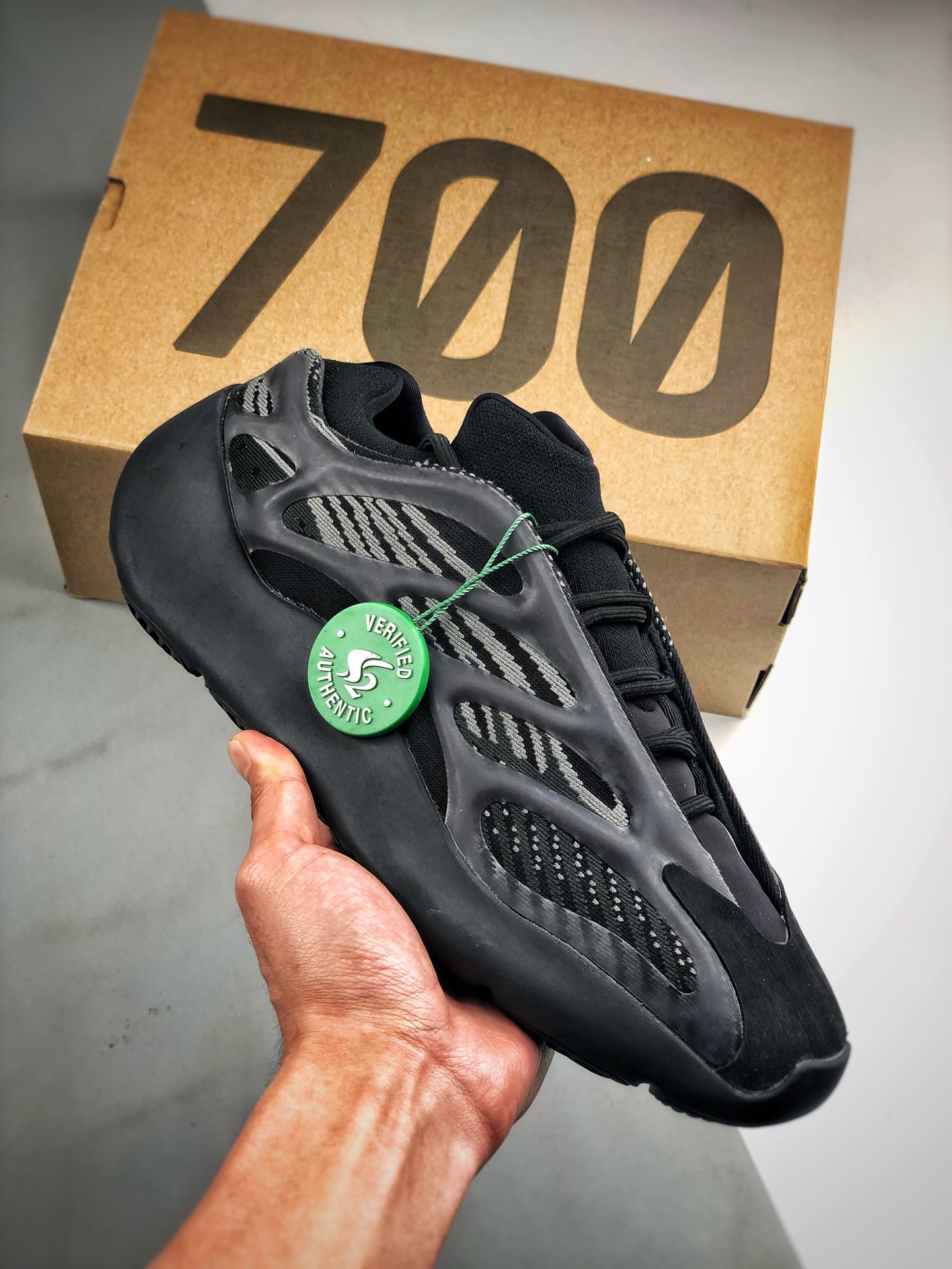 Apoyo contra reembolso Aviso de ajuste de precios Atención postventa ⚠ YEEZY 700 V3 "Alien Azael" línea de producción S…