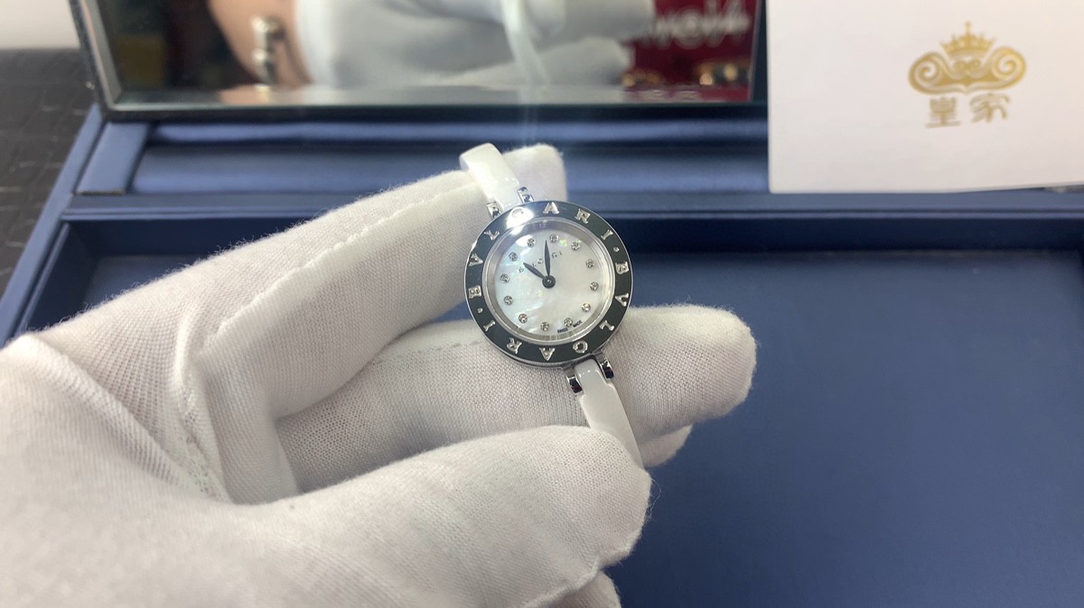 Bvlgari 皇家 宝格丽B.ZERO1系列陶瓷女表腕表视频欣赏