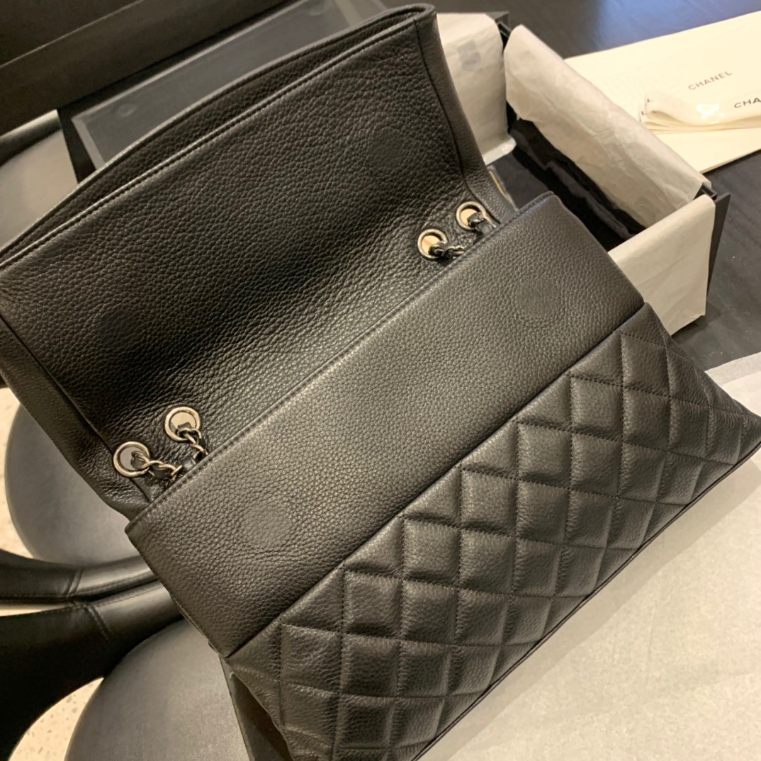 Chanel Luxury Designer Handbag Shoulder Bag in fine calfskin 7