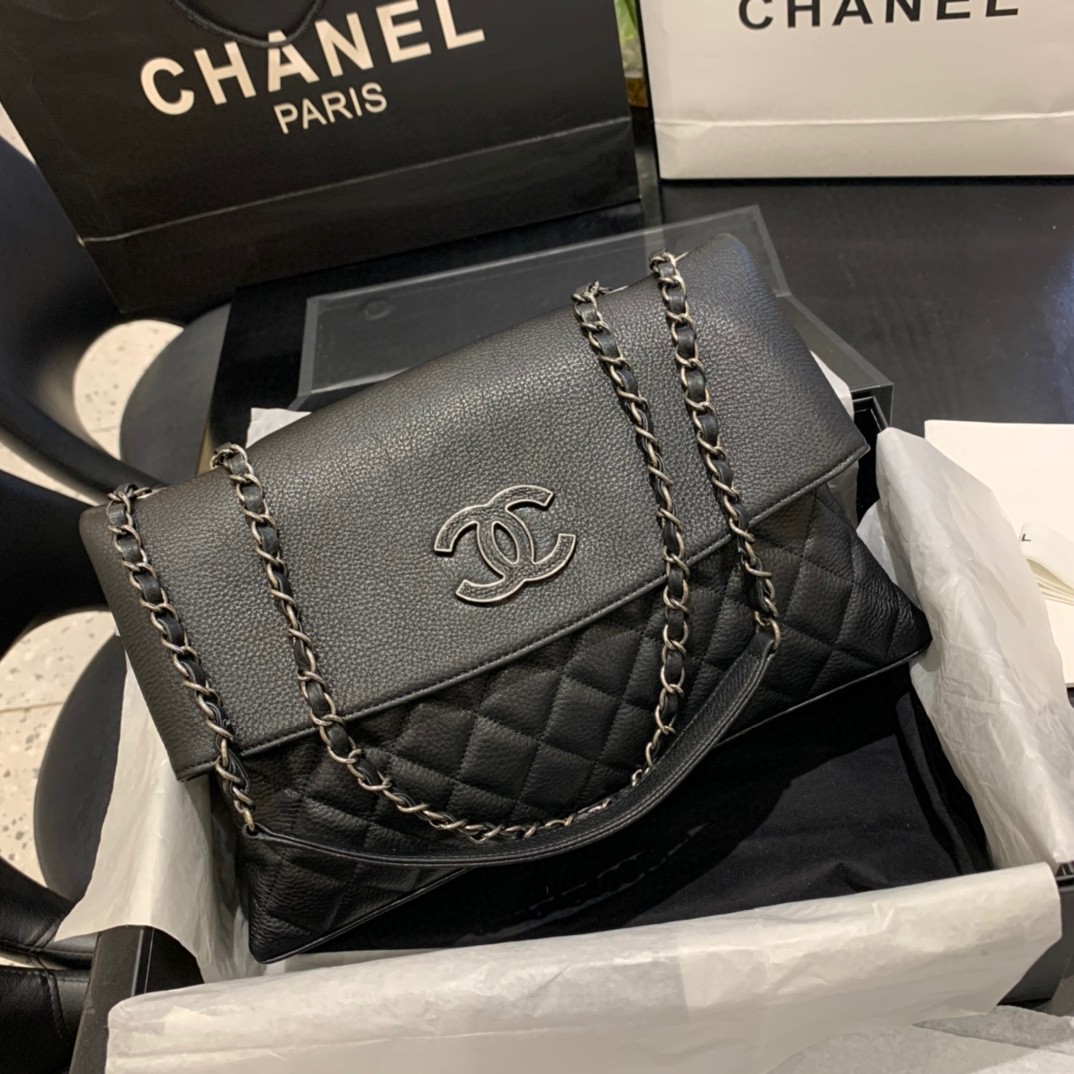 Chanel Luxury Designer Handbag Shoulder Bag in fine calfskin 2