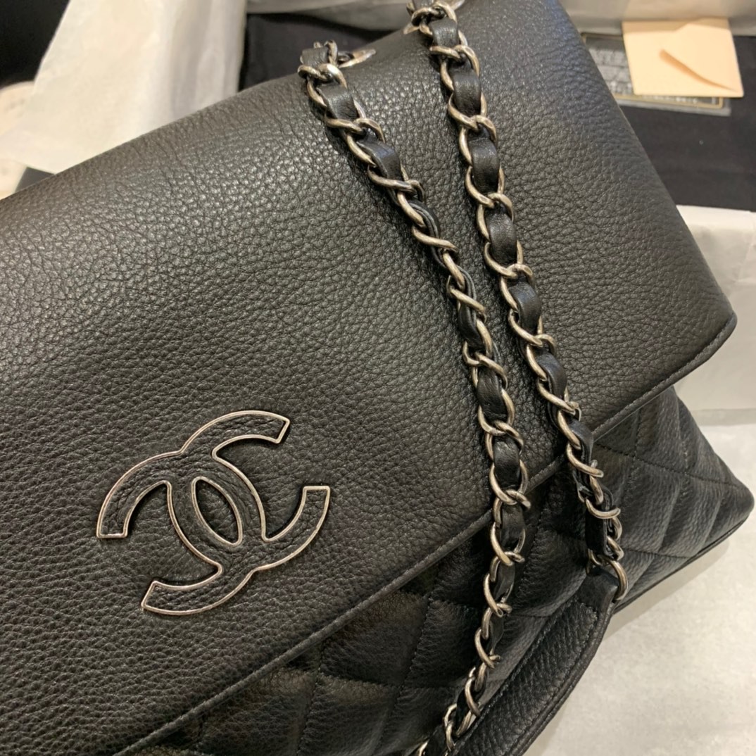Chanel Luxury Designer Handbag Shoulder Bag in fine calfskin 3