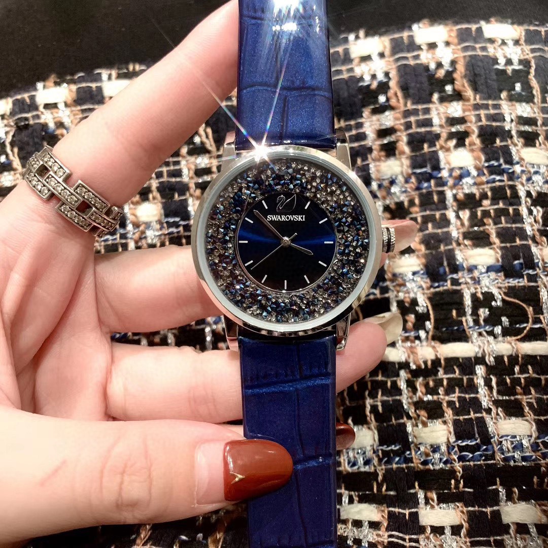 Unknown 施华洛世奇-Swarovski 直径36mm厚7mm 搭配 艺术感极高的蓝色钻石腕表