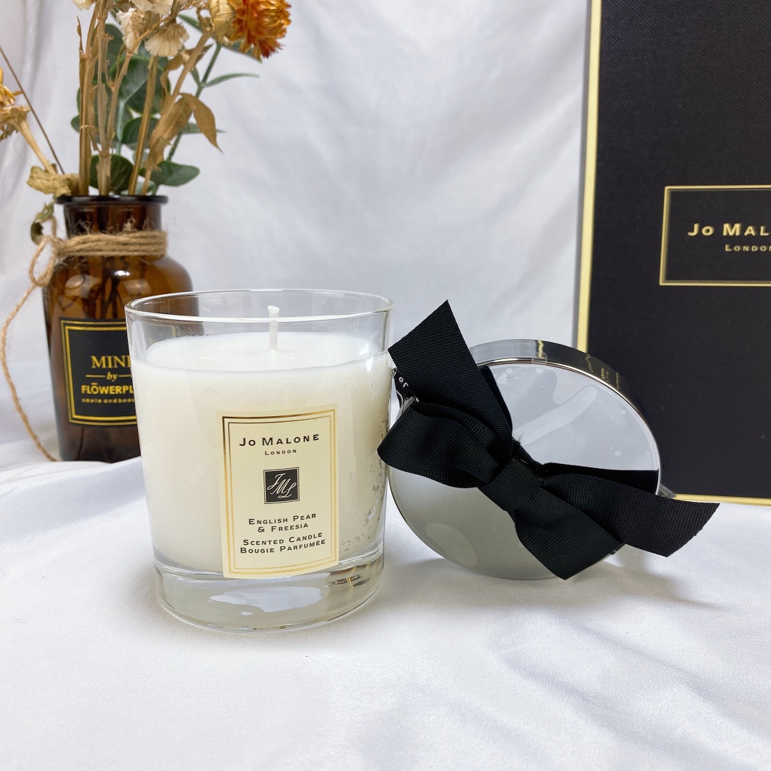 Jo Malone London English Pear & Freesia Home Scented Candle, 200g 6 i1584378184 1351 4