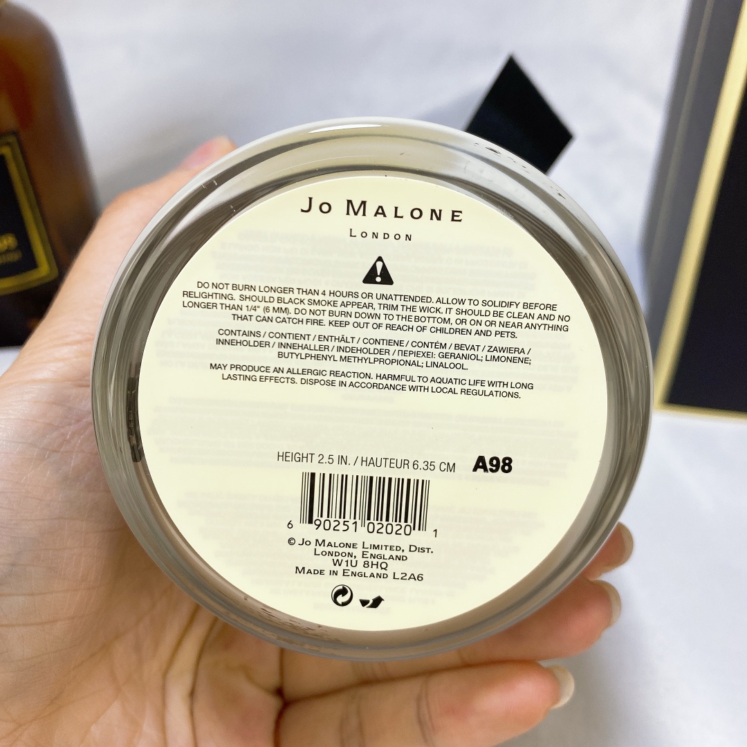 Jo Malone London English Pear & Freesia Home Scented Candle, 200g 4 i1584378184 1912 2