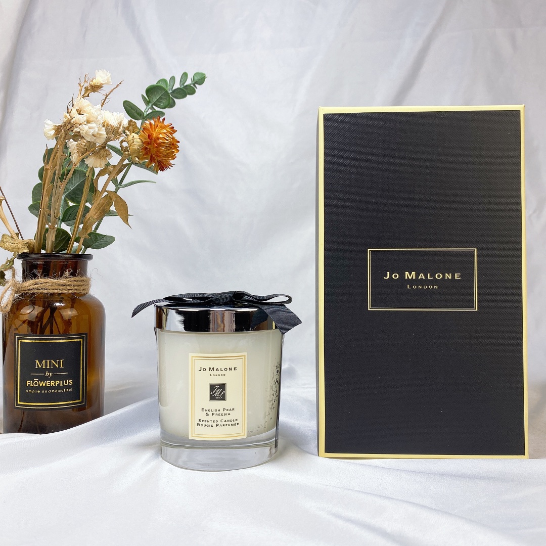 Jo Malone London English Pear & Freesia Home Scented Candle, 200g 2 i1584378184 9634 0