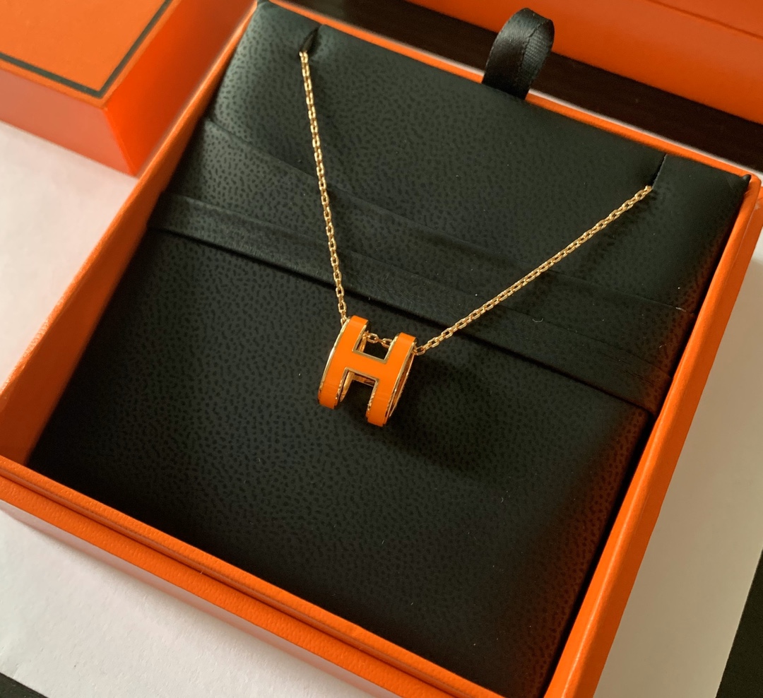 US 64.80 Hermès classic enamel H necklace