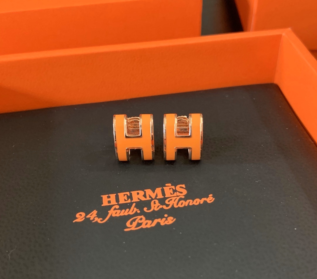 US$ 74.90 - Hermès Classic Enamel H Stud Earrings - www.comingfashions.com