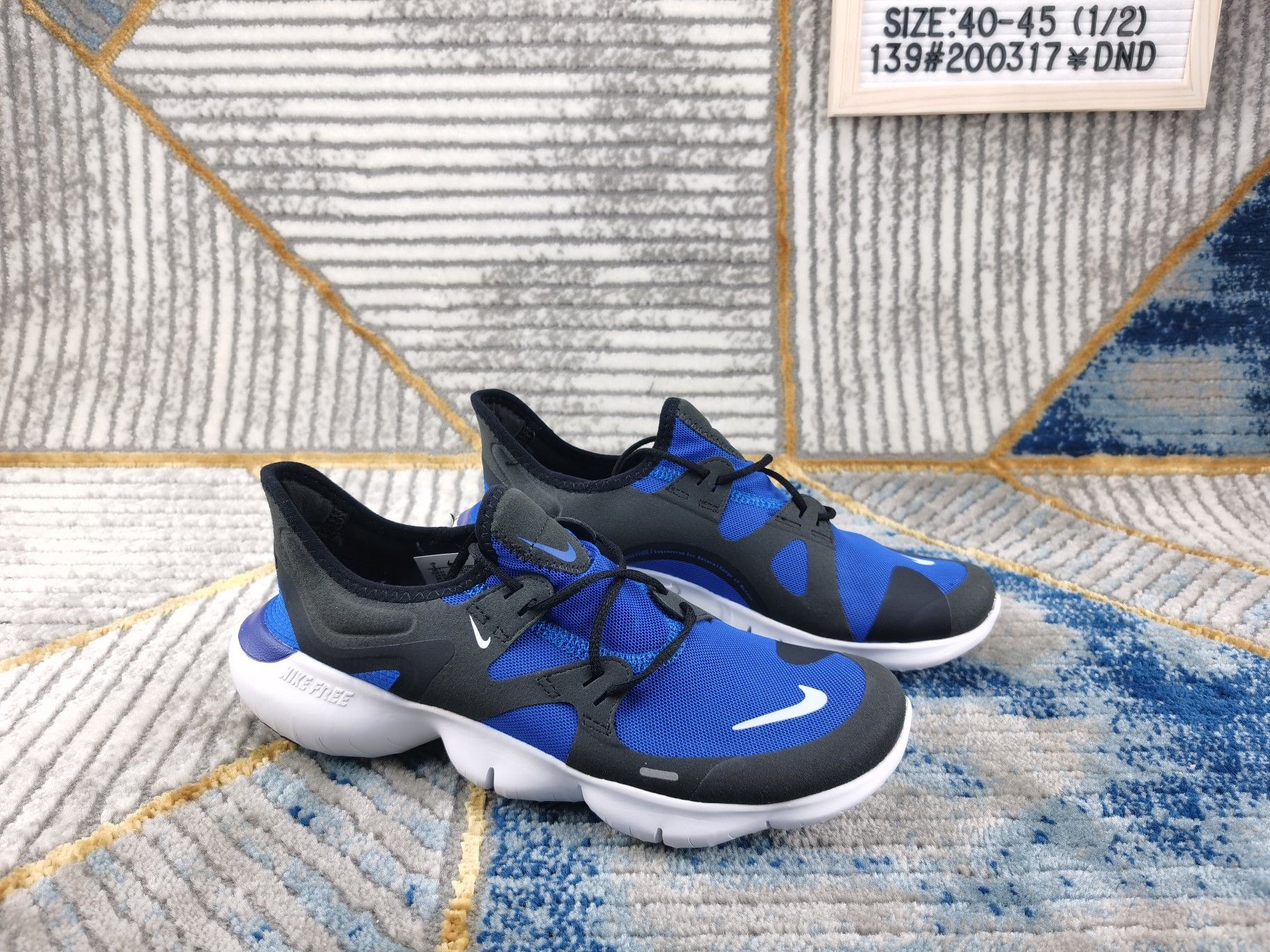 🈴️ ❗️主图集合图❗️
♨️价格：110
♨️码数：👉 如图所示👈🏻
♨️编码：139#200317¥DND
♨️简介：渠道原单 天猫专供 
NIKE FREE RN 5.0 SHIEID 2019款
机能防水赤足缓震跑鞋 BV1223-002
功能赤足大底，针织弹性原面