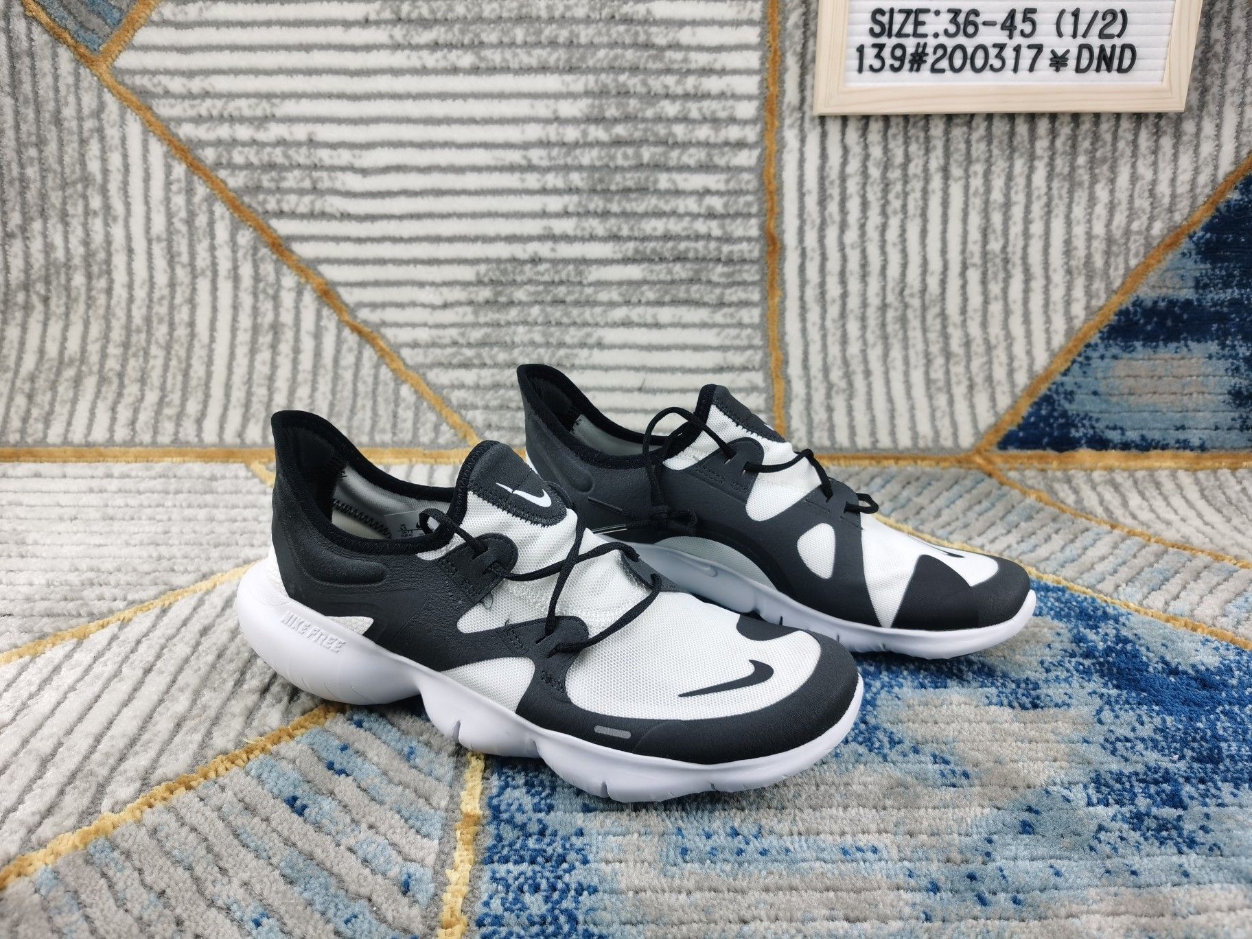 🈴️ ❗️主图集合图❗️
♨️价格：110
♨️码数：👉 如图所示👈🏻
♨️编码：139#200317¥DND
♨️简介：渠道原单 天猫专供 
NIKE FREE RN 5.0 SHIEID 2019款
机能防水赤足缓震跑鞋 BV1223-002
功能赤足大底，针织弹性原面