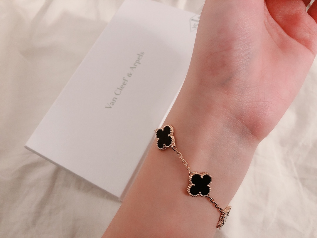 Van Cleef & Arpels 梵克雅宝四叶草手链
