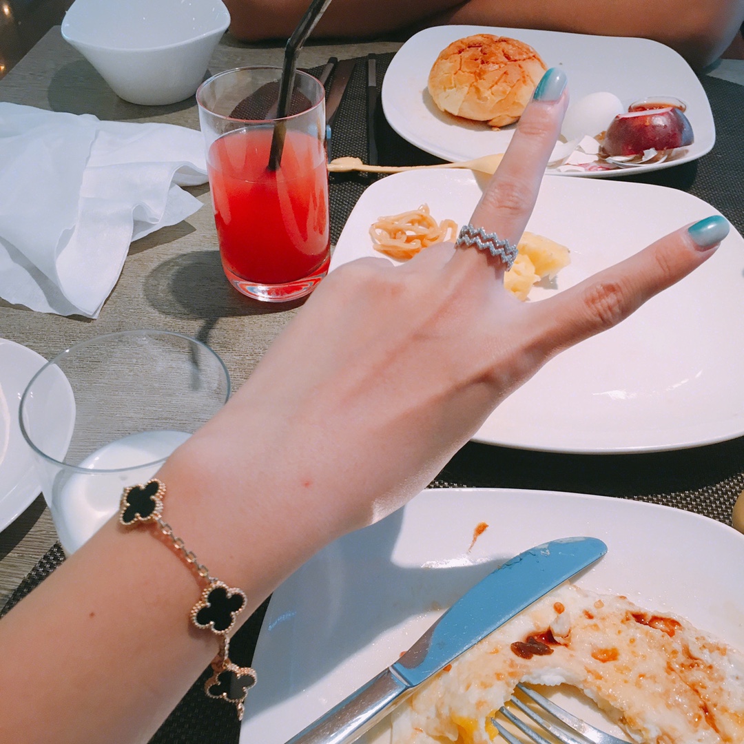 Van Cleef & Arpels 梵克雅宝四叶草手链