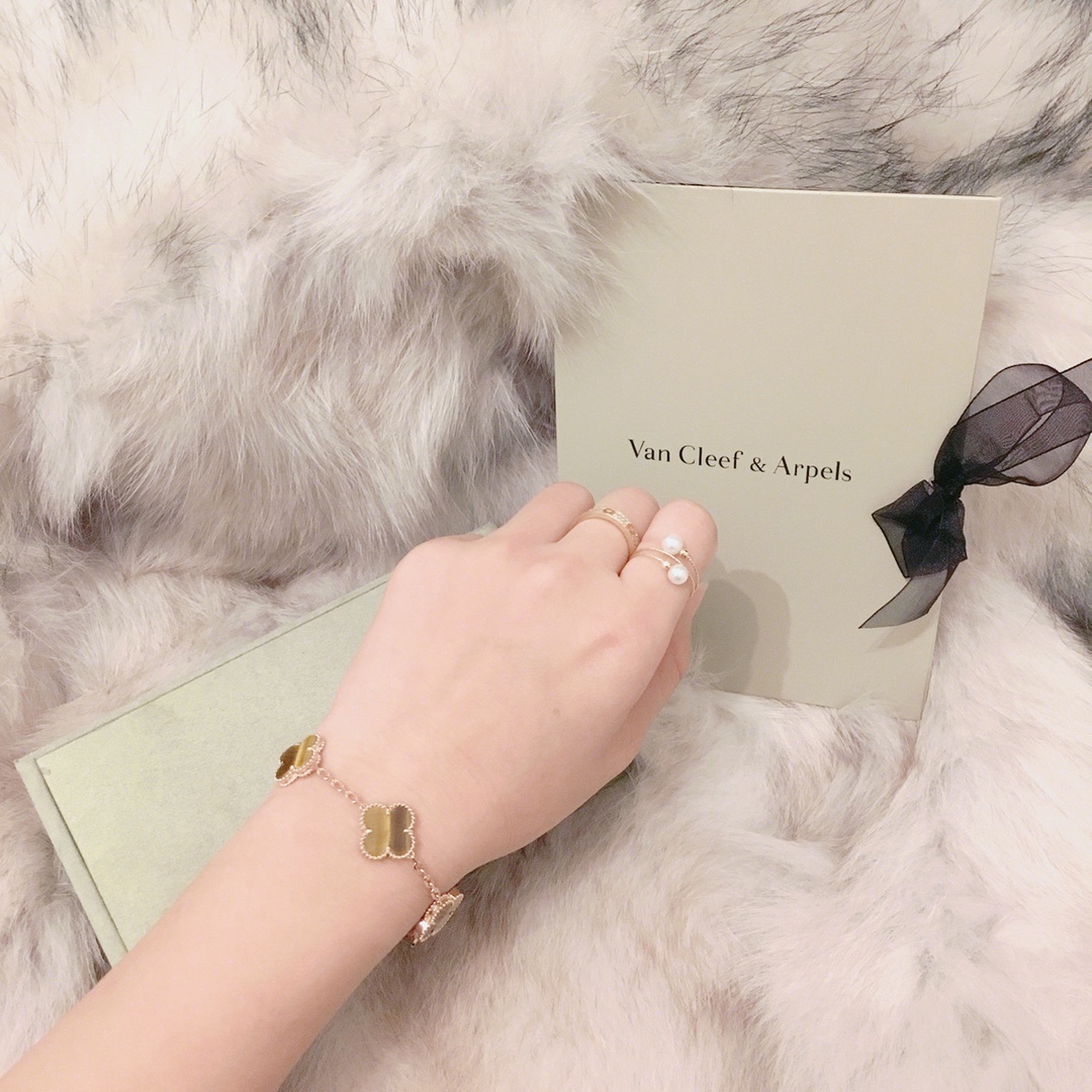 Van Cleef & Arpels 梵克雅宝四叶草手链