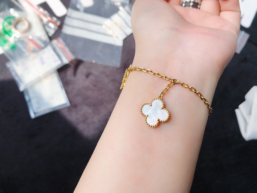 Van Cleef & Arpels 梵克雅宝四叶草手链