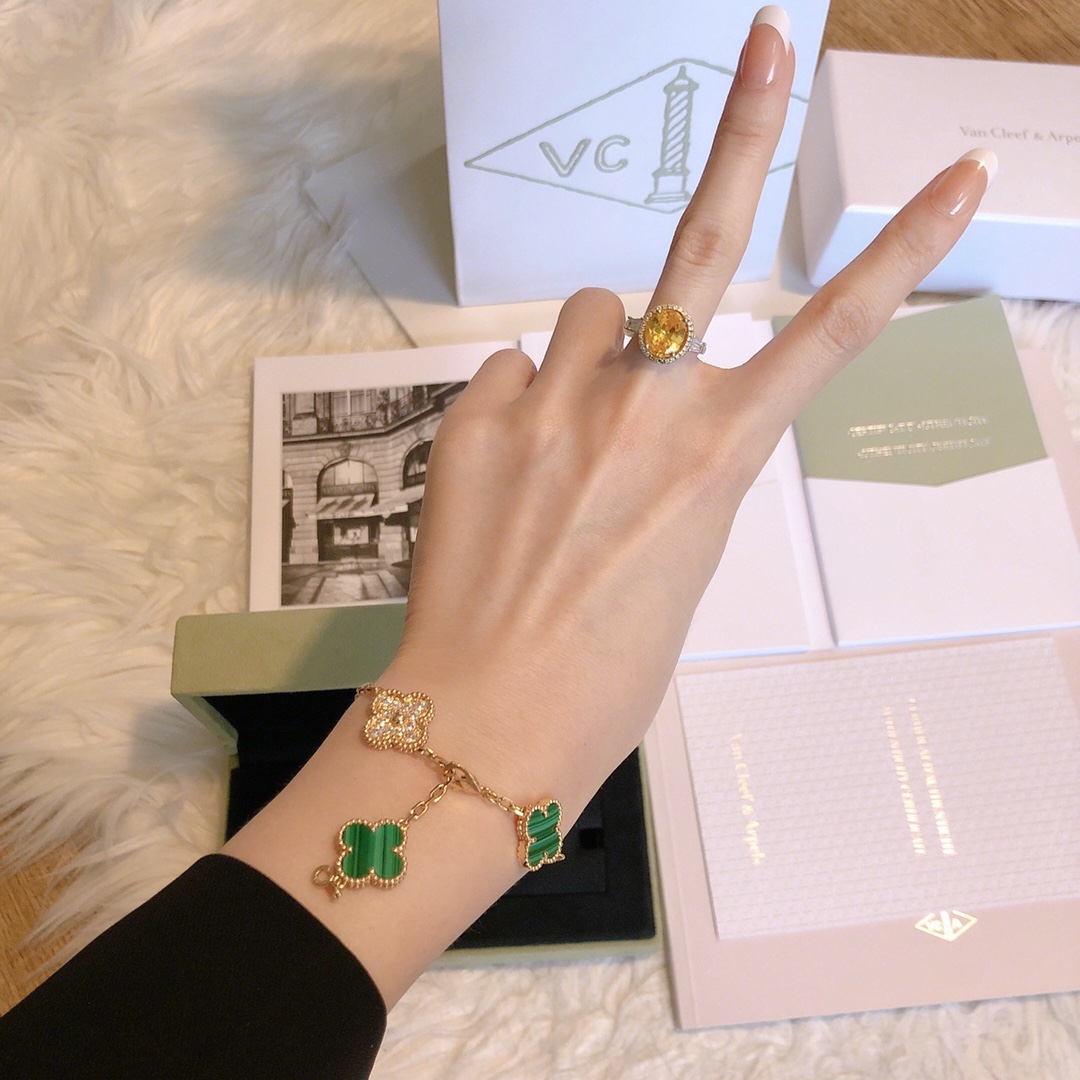 Van Cleef & Arpels 梵克雅宝四叶草手链