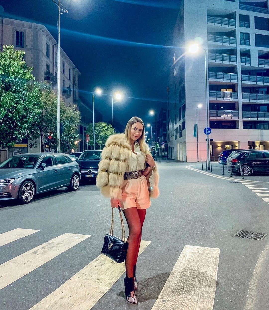 YSL LOULOU 23CM Y型绗缝链条包 494699黑色/金扣