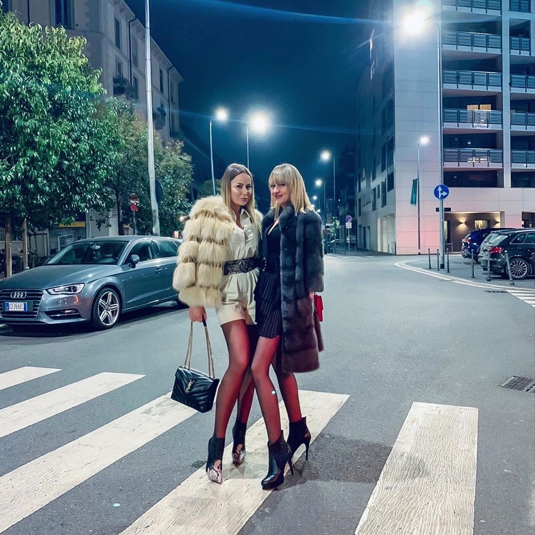 YSL LOULOU 23CM Y型绗缝链条包 494699黑色/金扣