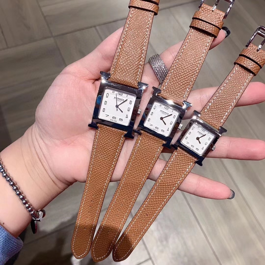 Hermès 爱马仕情侣手表Heure H系列 亮丽的颜色表带环绕独特的“H”型表壳 白色天然贝母数字面