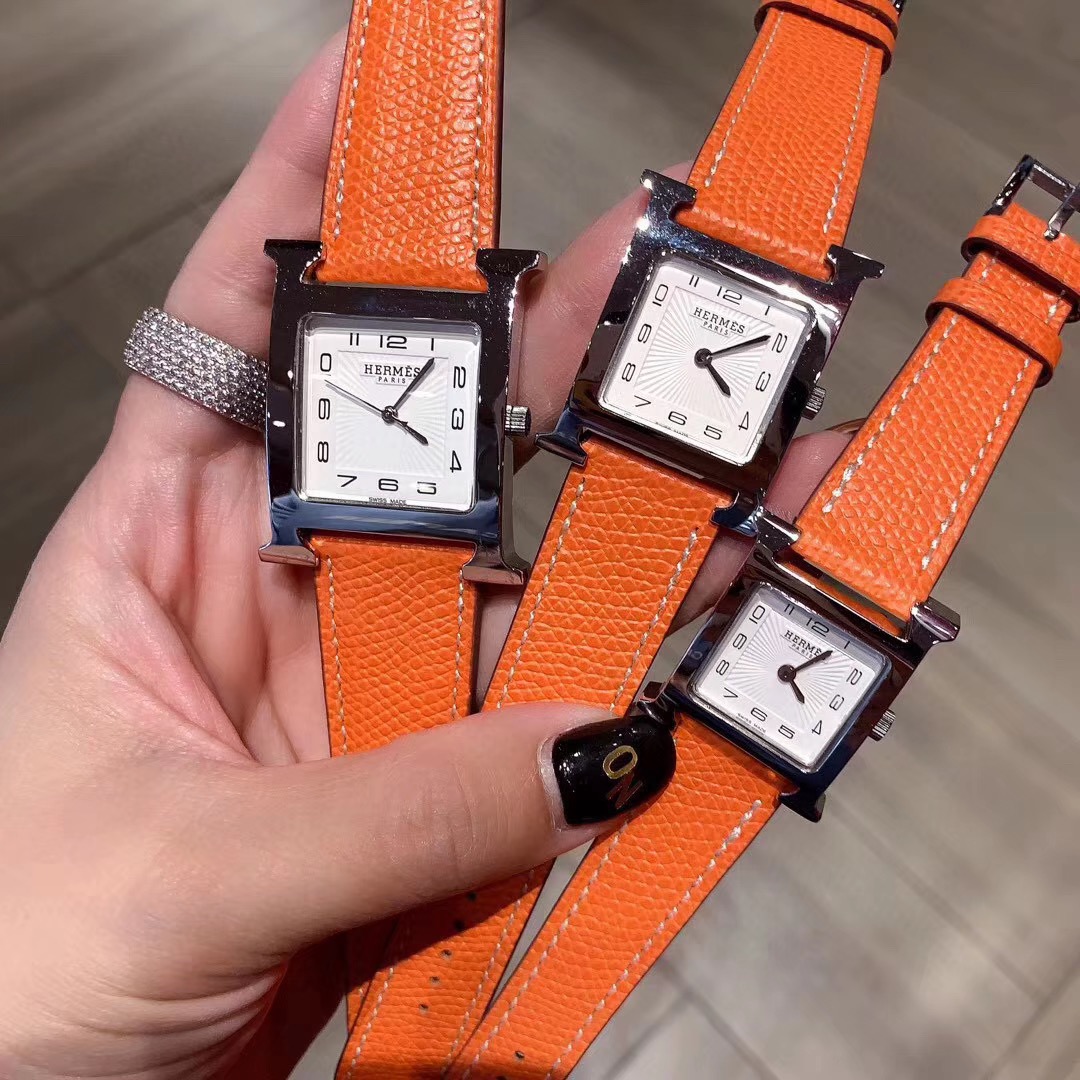 Hermès 爱马仕情侣手表Heure H系列 亮丽的颜色表带环绕独特的“H”型表壳 白色天然贝母数字面