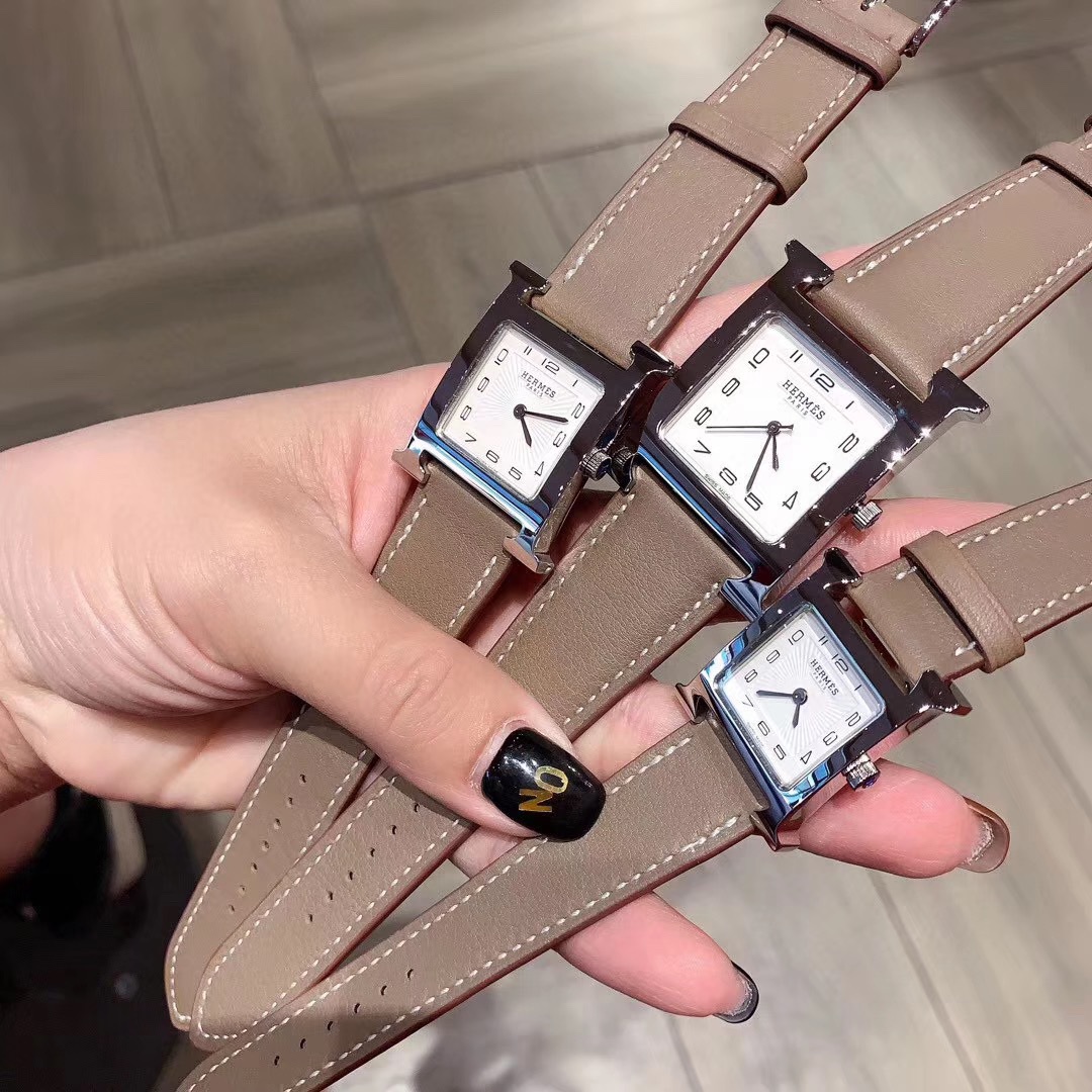 Hermès 爱马仕情侣手表Heure H系列 亮丽的颜色表带环绕独特的“H”型表壳 白色天然贝母数字面