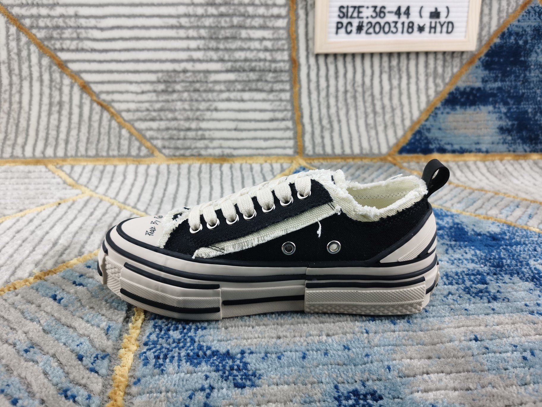 ♨️价格：380
♨️码数：👉 如图所示👈🏻
♨️编码：PC#200318¥HYD
♨️简介：全码不断码供应  偏大一码
吴建豪 x VESSEL 手工制硫化帆布鞋  
古法手工艺与皮鞋工艺完美结合制造 
世界上第一双软木酥化鞋 破坏效果突出 原盒包装 原版双层软木大底‼区别市面错版橡胶大底