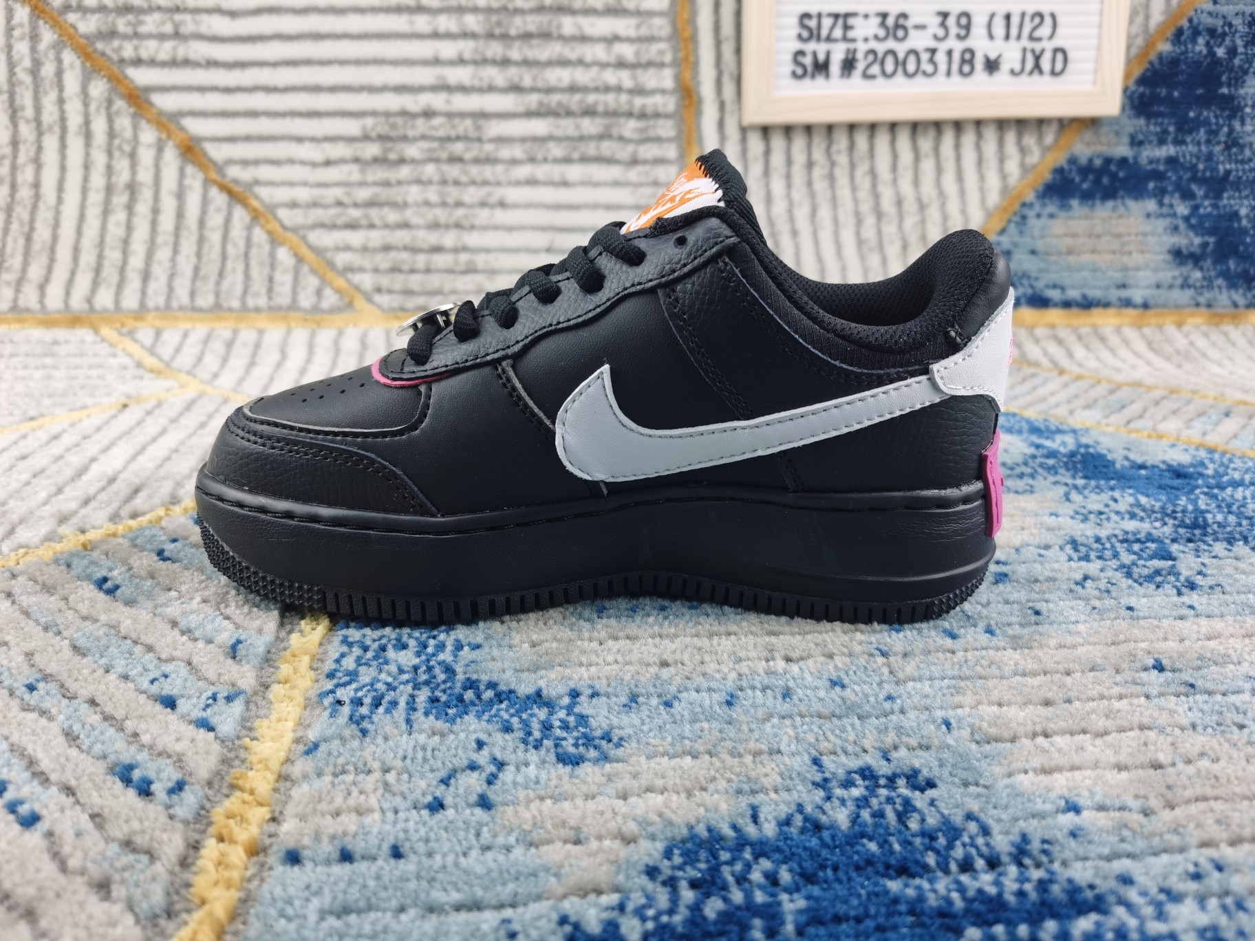 ♨️价格:160 ♨️码数:👉 如图所示👈🏻 ♨️编码:SM#200318¥JXD ♨️简介:Nike Air Force 1 AF1 Shadow 黑白粉笑脸j结构女板鞋CU4743-001