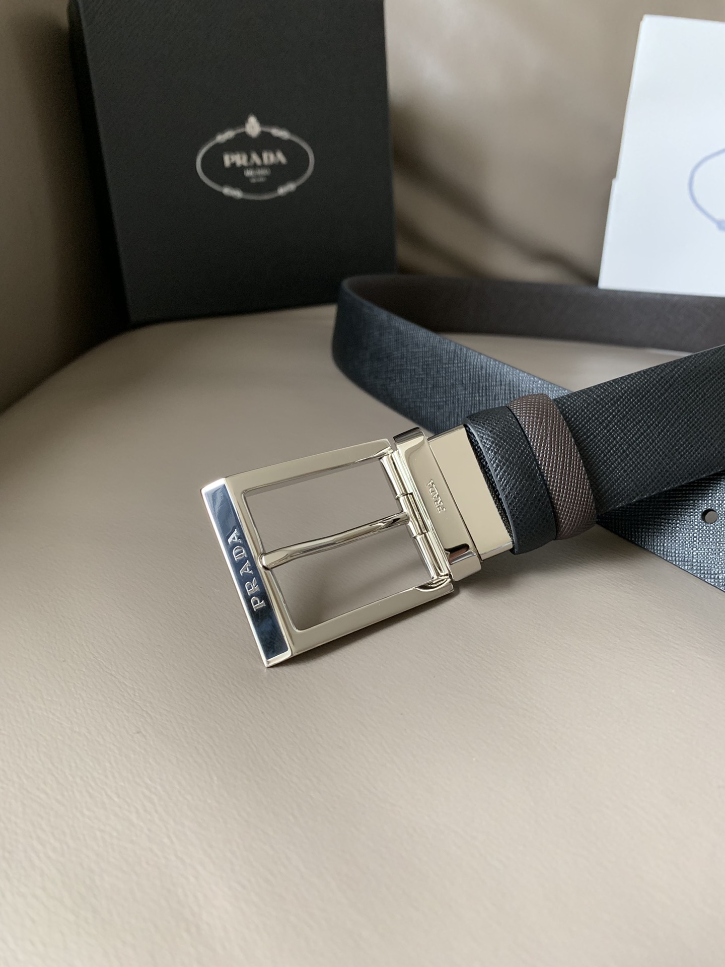 [Prada Belts]The same two tone Saffiano double-sided belt from PRADA counter f
