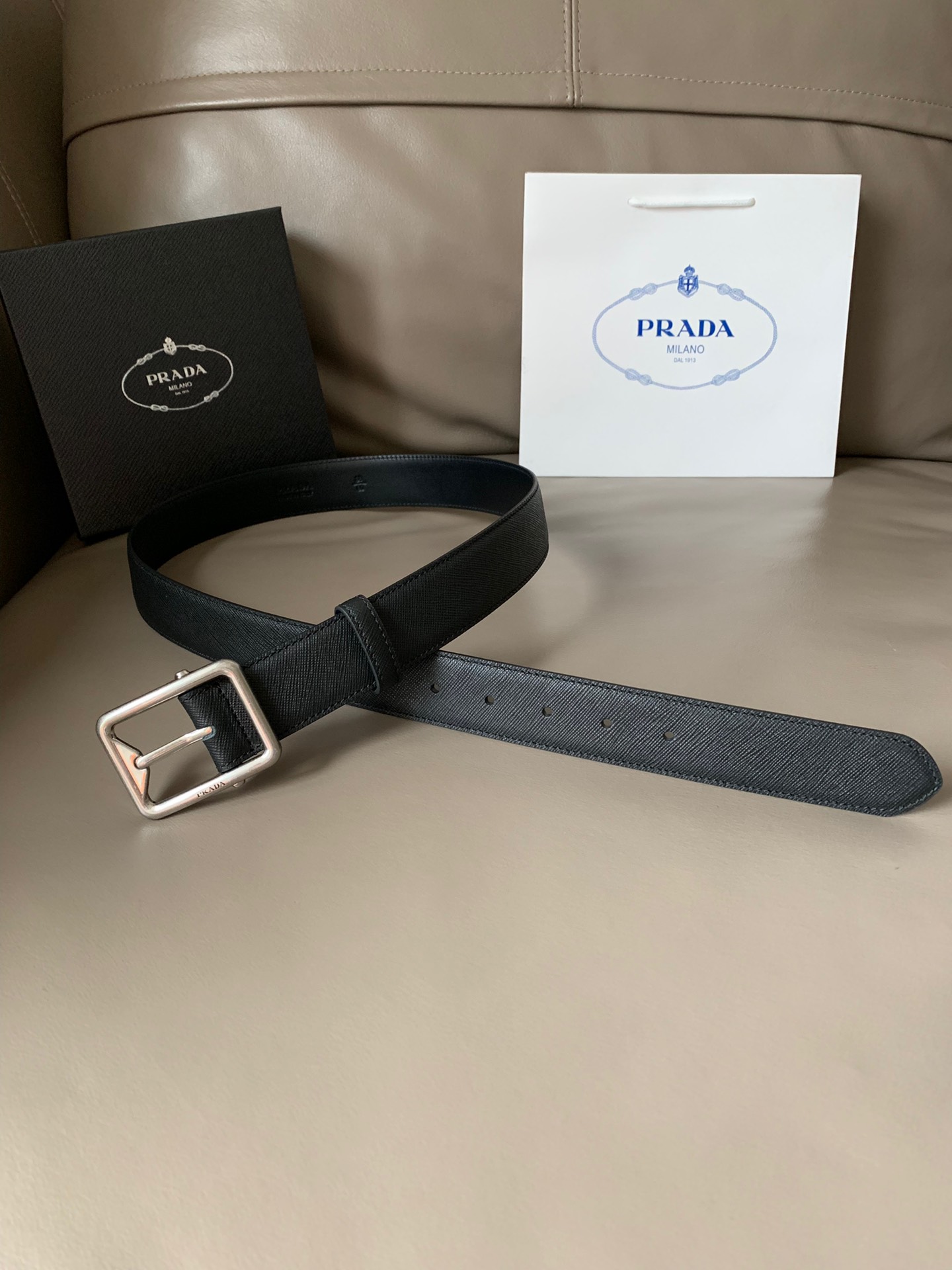 [Prada Belts]Decorated with the Prada logo Outline exquisite details Ideal acc