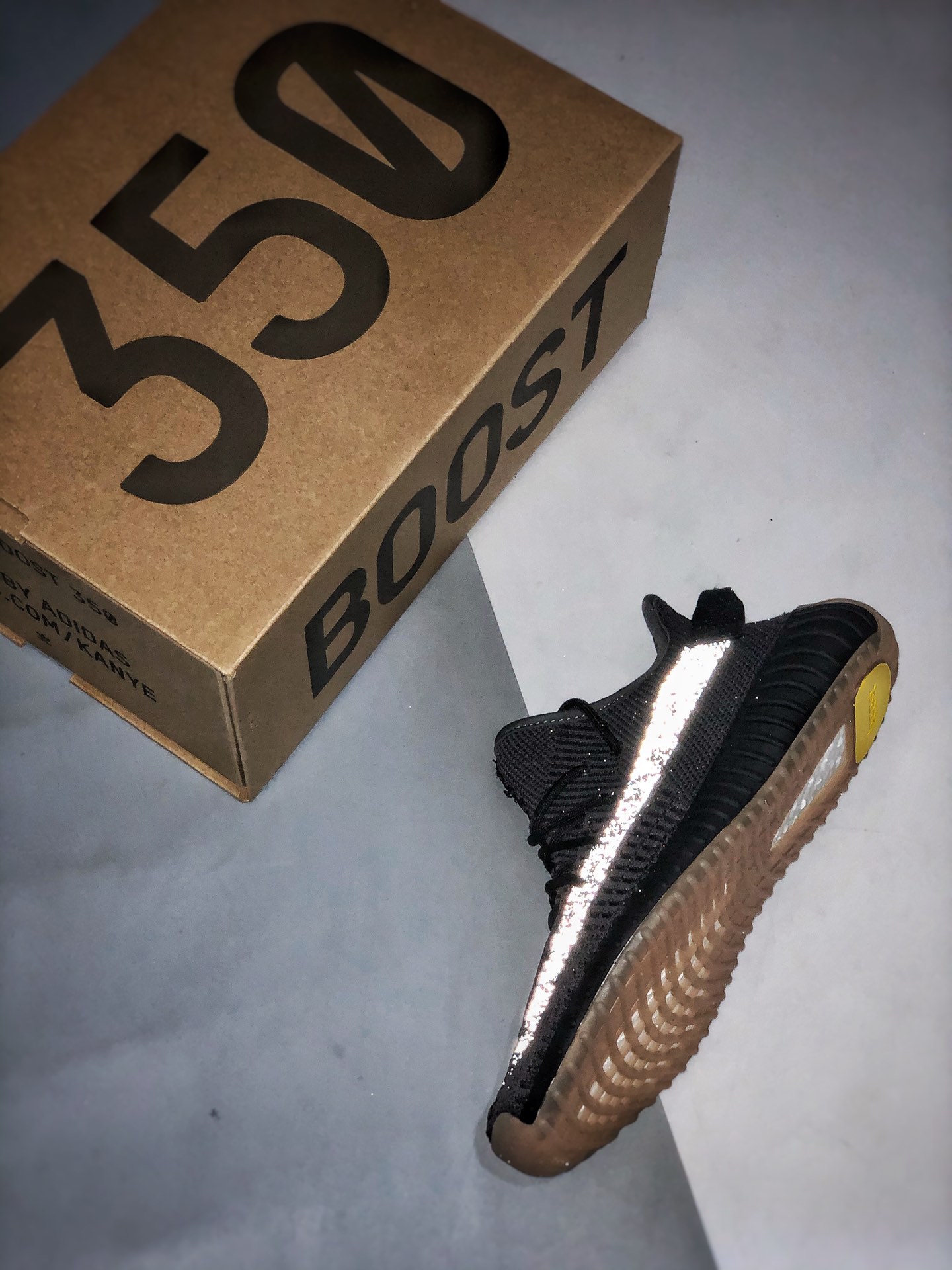 200 Adidas Yeezy 350 Boost V2  “Cinder Reflective”黑生胶 侧透满天星