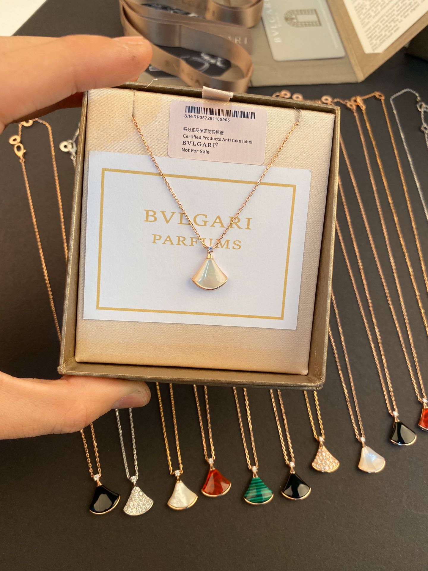 Bvlgari 色 Bvlgari宝格丽 diva系列 高端定制火爆 裙子 项链 进口925纯银电镀18k金镶钻扇形 项链 奢侈美丽 晚宴 价格漂亮 高尚 好美腻 百搭款 龙虾扣刻有logo各色齐全