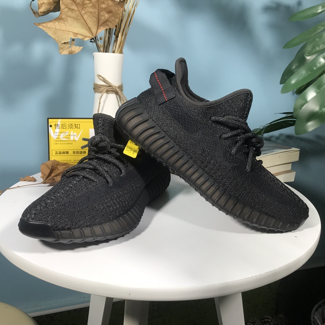 高仿鞋 YEEZY 350v2 黑满天星-阿辉工作室