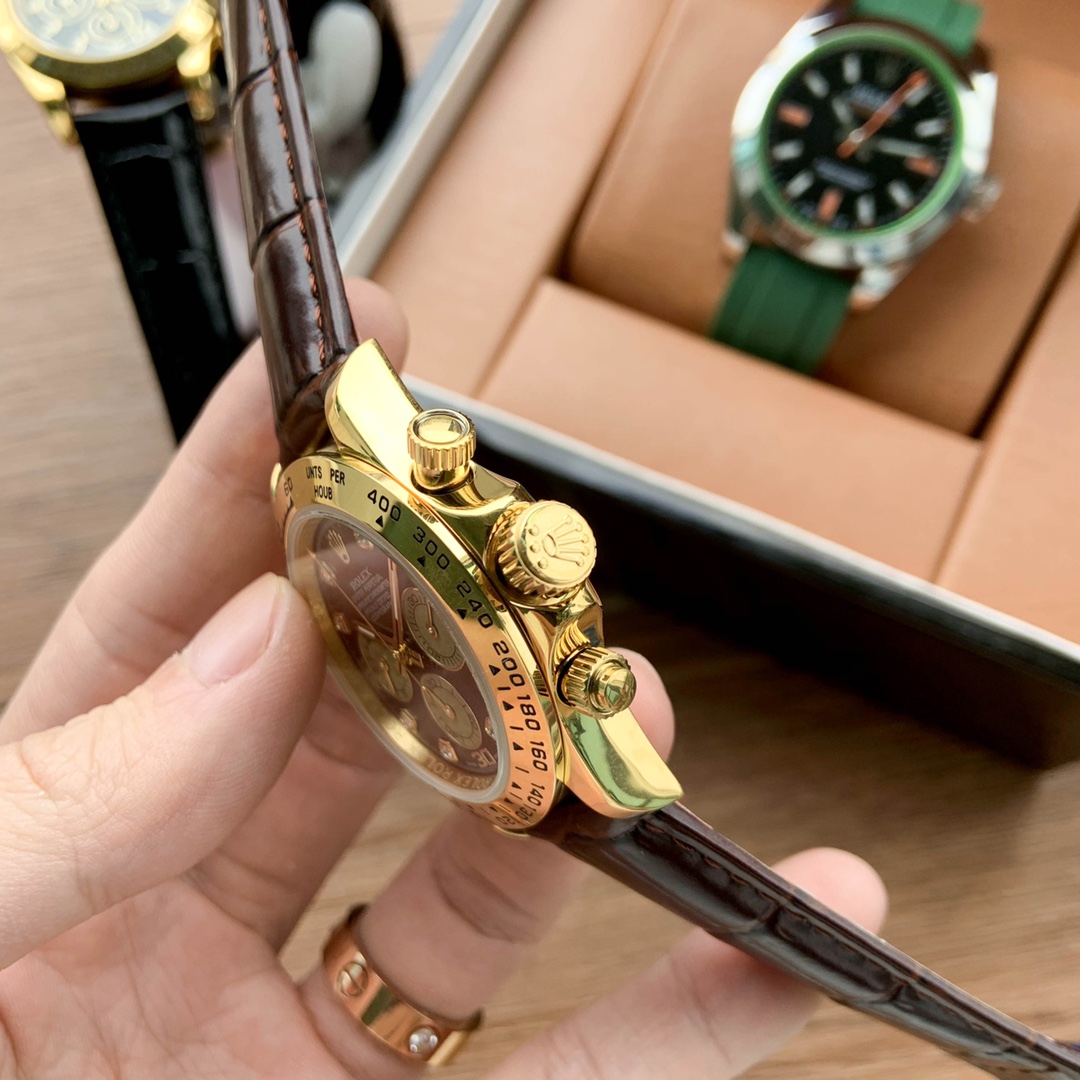 שעון יד יוקרתי Rolex Daytona זהב עם רצועת עור שחורה לגבר 8 i1584643865 1250 5